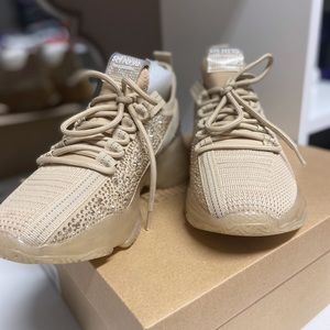 Cream colored sneakers - Steve Madden
